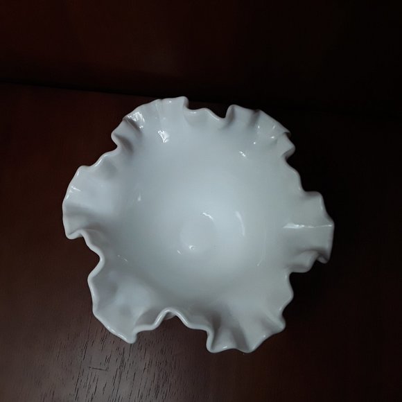 Small FENTON hobnailed fluted rim dish - Picture 2 of 2